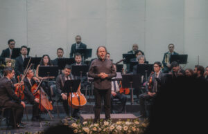 Orquesta Filarmónica de Temuco llevará las canciones de Joaquín Sabina al formato sinfónico