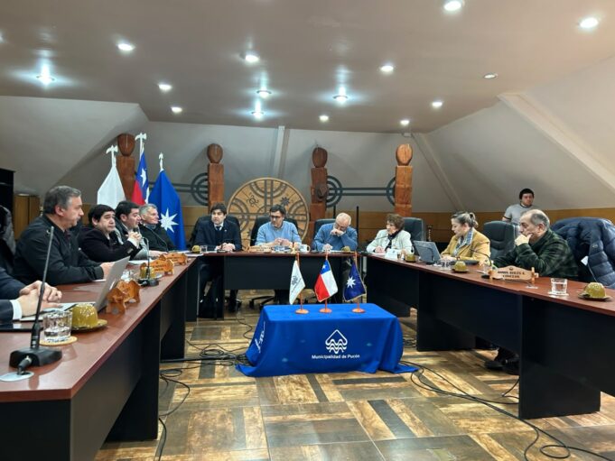 Autoridades regionales se comprometen a destrabar proyectos de vivienda en Pucón pese a compleja situación administrativa que mantiene a decenas de familias sin solución definitiva