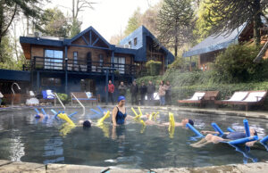 Pucón se adelanta al Mes de las Termas con terapia sonora y junto a emprendedores locales