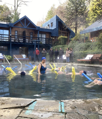 Pucón se adelanta al Mes de las Termas con terapia sonora y junto a emprendedores locales