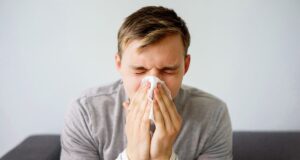 Cómo diferenciar un resfrío común de la influenza y cómo tratarlo de manera segura