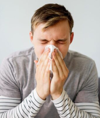 Cómo diferenciar un resfrío común de la influenza y cómo tratarlo de manera segura