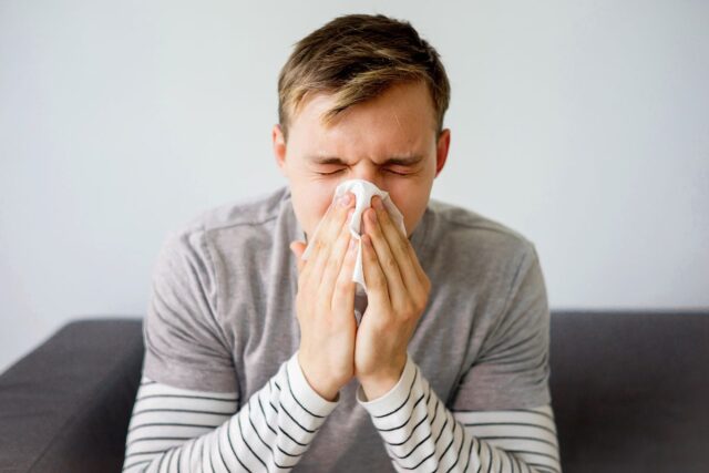 Cómo diferenciar un resfrío común de la influenza y cómo tratarlo de manera segura