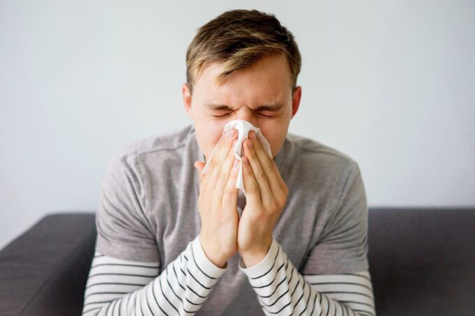 Cómo diferenciar un resfrío común de la influenza y cómo tratarlo de manera segura