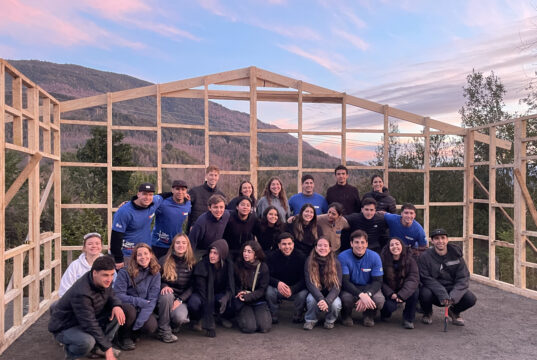 Coordinación de estudiantes universitarios y Municipio de Pucón levantan anhelada sede social en Lefincul
