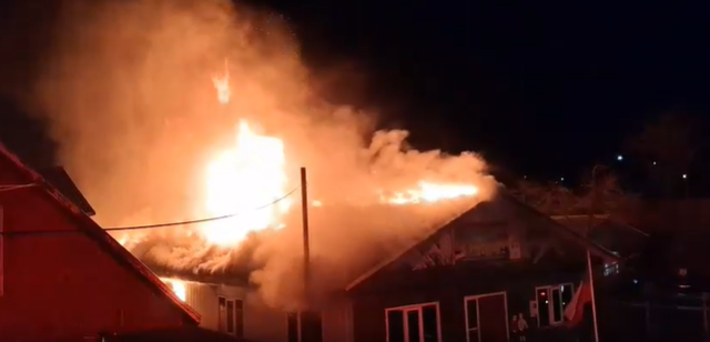 Fatal incendio en Lonquimay deja un adulto mayor fallecido y una sede social dañada