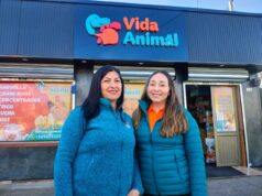 Con esfuerzo, dedicación y amor por los animales: joven familia apuesta por emprender en Pitrufquén con «Vida Animal»
