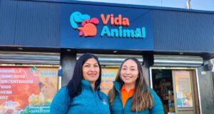 Con esfuerzo, dedicación y amor por los animales: joven familia apuesta por emprender en Pitrufquén con «Vida Animal»