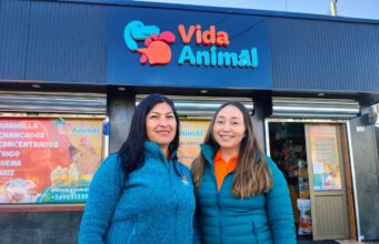 Con esfuerzo, dedicación y amor por los animales: joven familia apuesta por emprender en Pitrufquén con «Vida Animal»