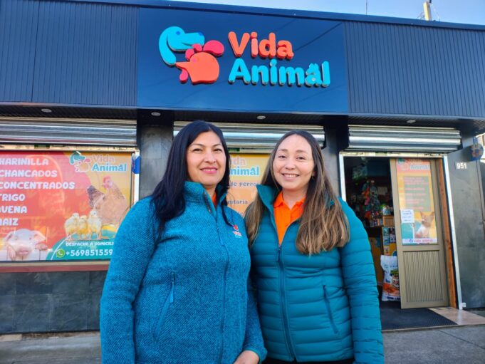 Con esfuerzo, dedicación y amor por los animales: joven familia apuesta por emprender en Pitrufquén con «Vida Animal»