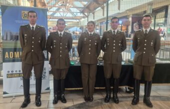La escuela de oficiales de carabineros realiza campaña de difusión en La Araucanía para invitar a nuevos postulantes