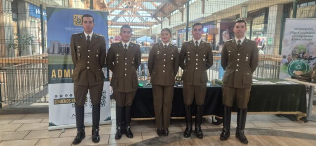 La escuela de oficiales de carabineros realiza campaña de difusión en La Araucanía para invitar a nuevos postulantes