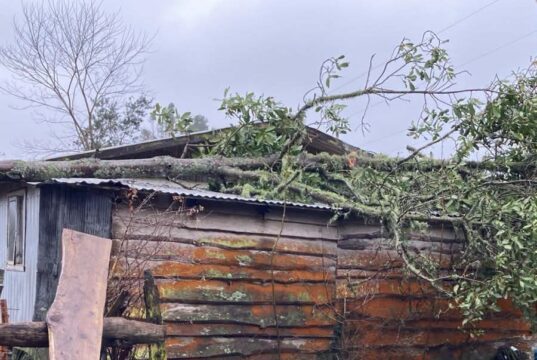 Teodoro Schmidt registró 63 emergencias por sistema frontal: 89 personas afectadas y más de mil clientes sin luz