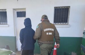 Carabineros de la Tenencia Gorbea detiene a hombre con orden vigente por estafa