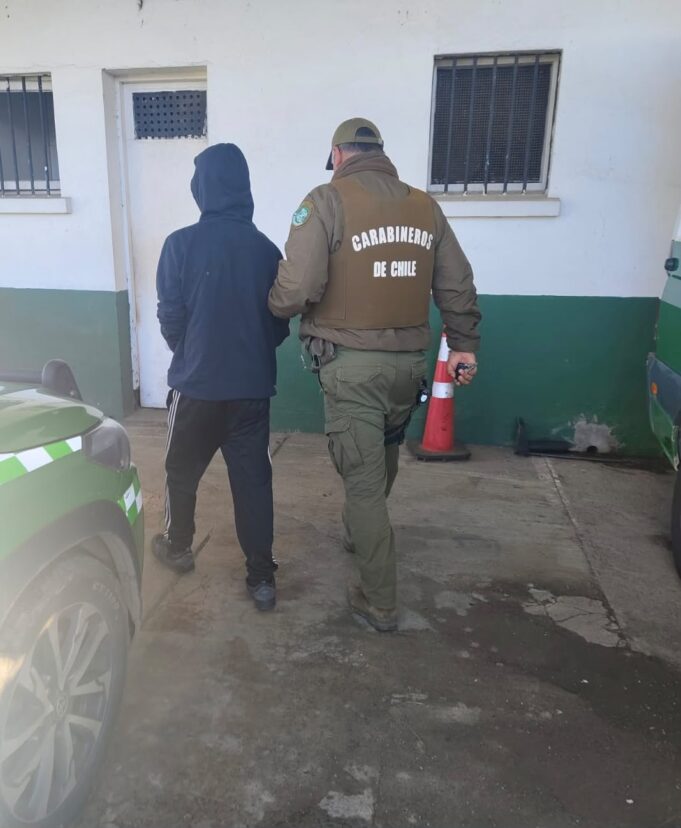 Carabineros de la Tenencia Gorbea detiene a hombre con orden vigente por estafa