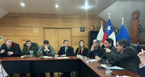 Autoridades de Gobierno, municipio y gremios del turismo trazan en Pucón una hoja de ruta tras las últimas emergencias