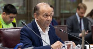 Senador Celis defiende Ley de endometriosis y pide al gobierno reincorporarla a agenda sobre fertilidad