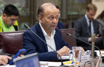 Senador Celis defiende Ley de endometriosis y pide al gobierno reincorporarla a agenda sobre fertilidad