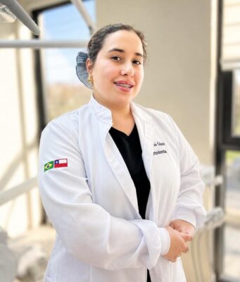 Odontóloga de Pitrufquén impulsa educación en salud bucal desde los micrófonos de radio Universal