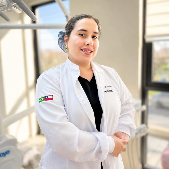 Odontóloga de Pitrufquén impulsa educación en salud bucal desde los micrófonos de radio Universal