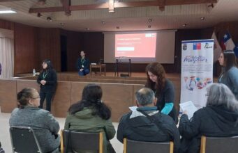 Líderes de organizaciones de personas mayores participaron en jornada de capacitación sobre programas de atención en Freire