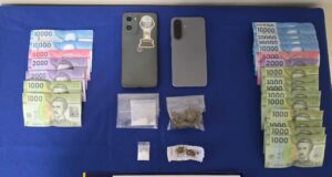 Tres detenidos y droga incautada tras intervención en la plaza Teodoro Schmidt de Temuco