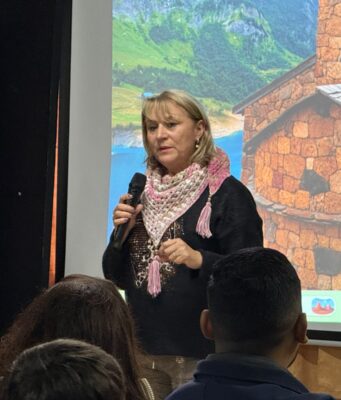 Prevención y educación: municipio de Pitrufquén fortalece trabajo con estudiantes para enfrentar drogas, ciberdelitos y violencia digital