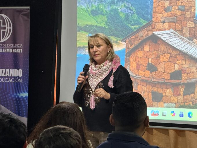 Prevención y educación: municipio de Pitrufquén fortalece trabajo con estudiantes para enfrentar drogas, ciberdelitos y violencia digital
