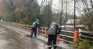 Delegación Municipal de Lican Ray realiza labores preventivas por evento meteorológico