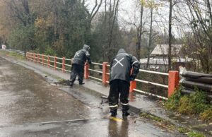 Delegación Municipal de Lican Ray realiza labores preventivas por evento meteorológico