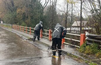 Delegación Municipal de Lican Ray realiza labores preventivas por evento meteorológico