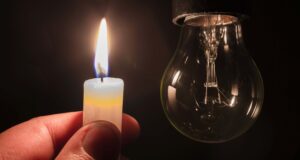 Familias de sector rural de Pitrufquén continúan sin electricidad tras el temporal: denuncian pérdida de alimentos y falta de respuestas