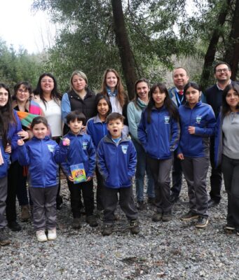 Subsecretaria de ciencia visitó la escuela Manantial de Relún en Villarrica y destacó su trabajo en educación científica desde las primeras edades