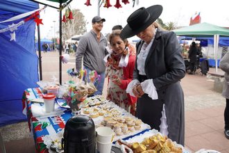 ¡Septiembre llega con todo a Pitrufquén! Jornada familiar reunirá gastronomía, juegos típicos y música en vivo en la plaza de Armas
