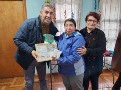 Vecinas de Freire fortalecen su creatividad en taller básico de manualidades a crochet