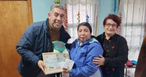 Vecinas de Freire fortalecen su creatividad en taller básico de manualidades a crochet