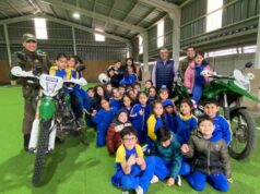 Niños y niñas de Gorbea conocieron de cerca la labor de Carabineros en una entretenida visita escolar
