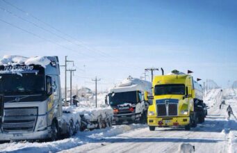Más de 3.300 personas permanecen aisladas en Lonquimay tras intensas nevadas y 800 camiones siguen varados en Pino Hachado