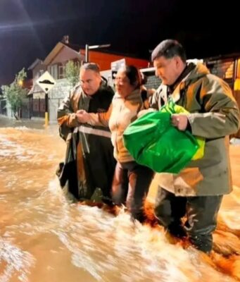 Desborde del río Rehue inunda sectores de Angol y obliga a dramática evacuación nocturna.
