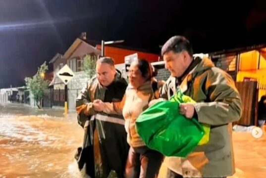 Desborde del río Rehue inunda sectores de Angol y obliga a dramática evacuación nocturna.