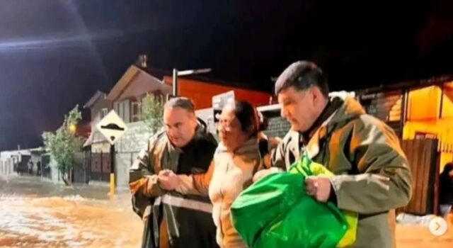 Desborde del río Rehue inunda sectores de Angol y obliga a dramática evacuación nocturna.
