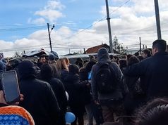 Sin la despedida que esperaba su familia: sepultan a hombre abatido por carabinero en Padre Las Casas