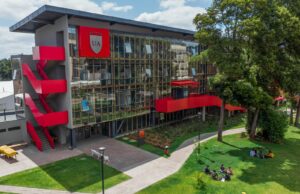 Premio Pritzker 2026 Smiljan Radić Clarke llega a Temuco invitado por estudiantes de la Universidad Autónoma de Chile