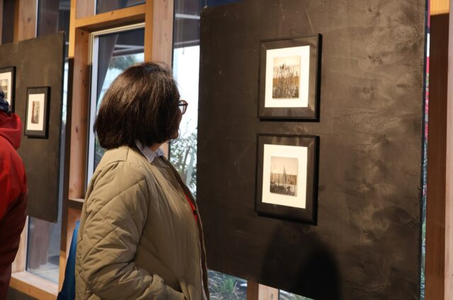 Tres artistas exploran el cuerpo, la memoria y la materia en exposición de la Universidad Autónoma de Chile