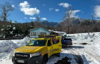 Frontel entregó baterías de respaldo a vecinos electrodependientes de las zonas cordilleranas de Melipeuco y Lonquimay
