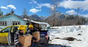 Frontel entregó baterías de respaldo a vecinos electrodependientes de las zonas cordilleranas de Melipeuco y Lonquimay