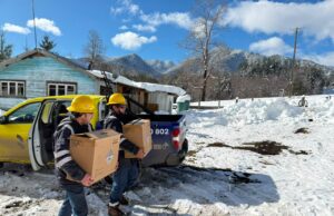 Frontel entregó baterías de respaldo a vecinos electrodependientes de las zonas cordilleranas de Melipeuco y Lonquimay