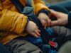 Alertan riesgos en el traslado de niños: uso de parkas reducirían la protección de las sillas de seguridad