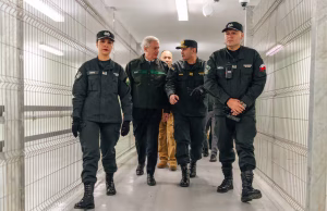 Gendarmería inicia “Operación Cancerbero”: mega traslado de 191 reos de alta peligrosidad al Complejo La Laguna en Talca