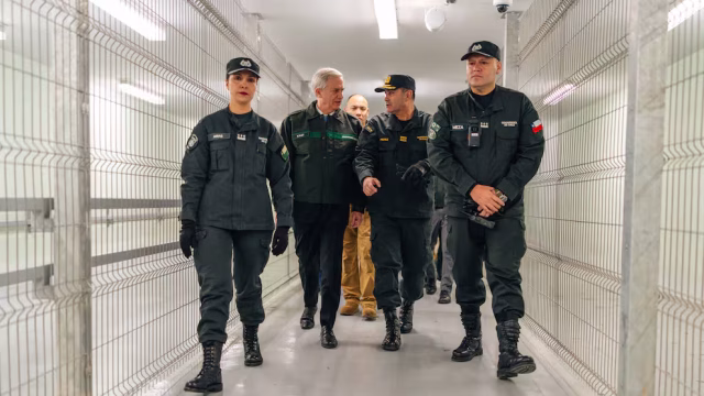 Gendarmería inicia “Operación Cancerbero”: mega traslado de 191 reos de alta peligrosidad al Complejo La Laguna en Talca